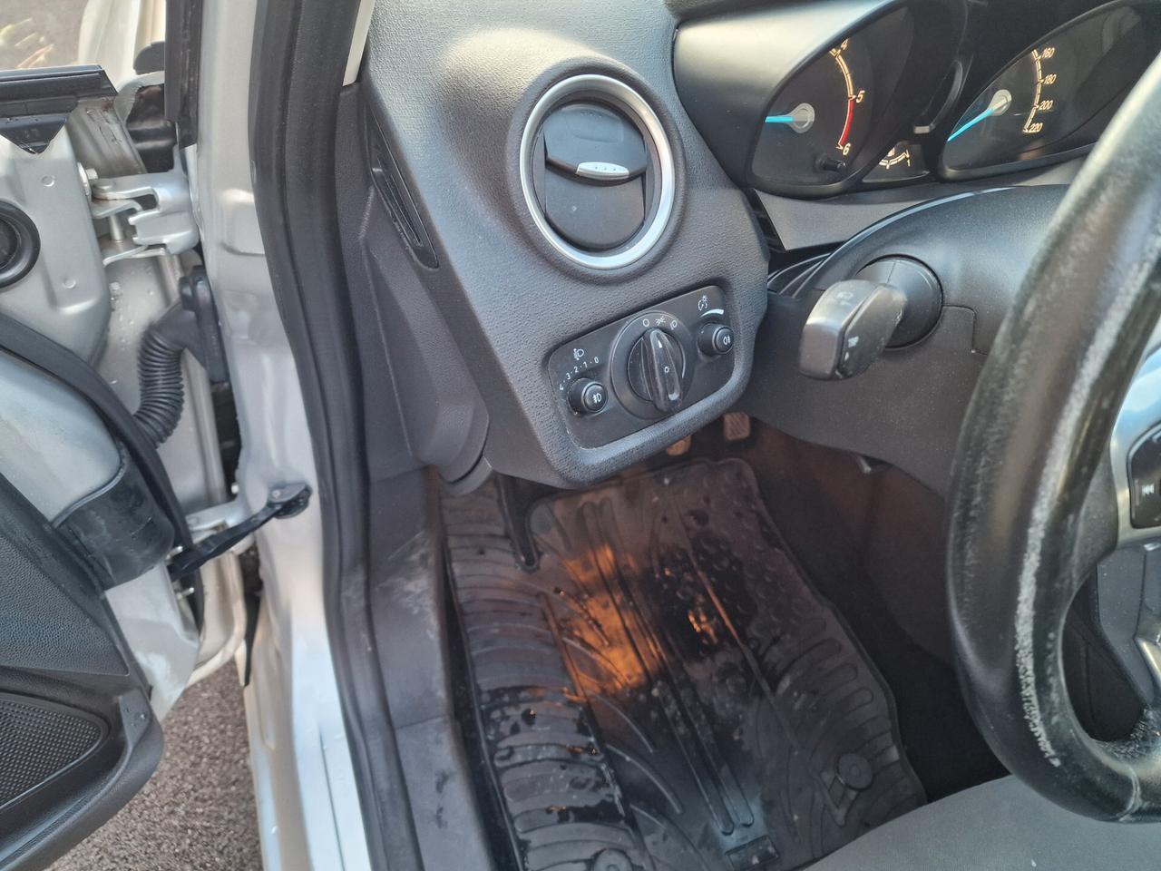 Ford Fiesta 1.5 TDCi 75CV 5 porte Titanium