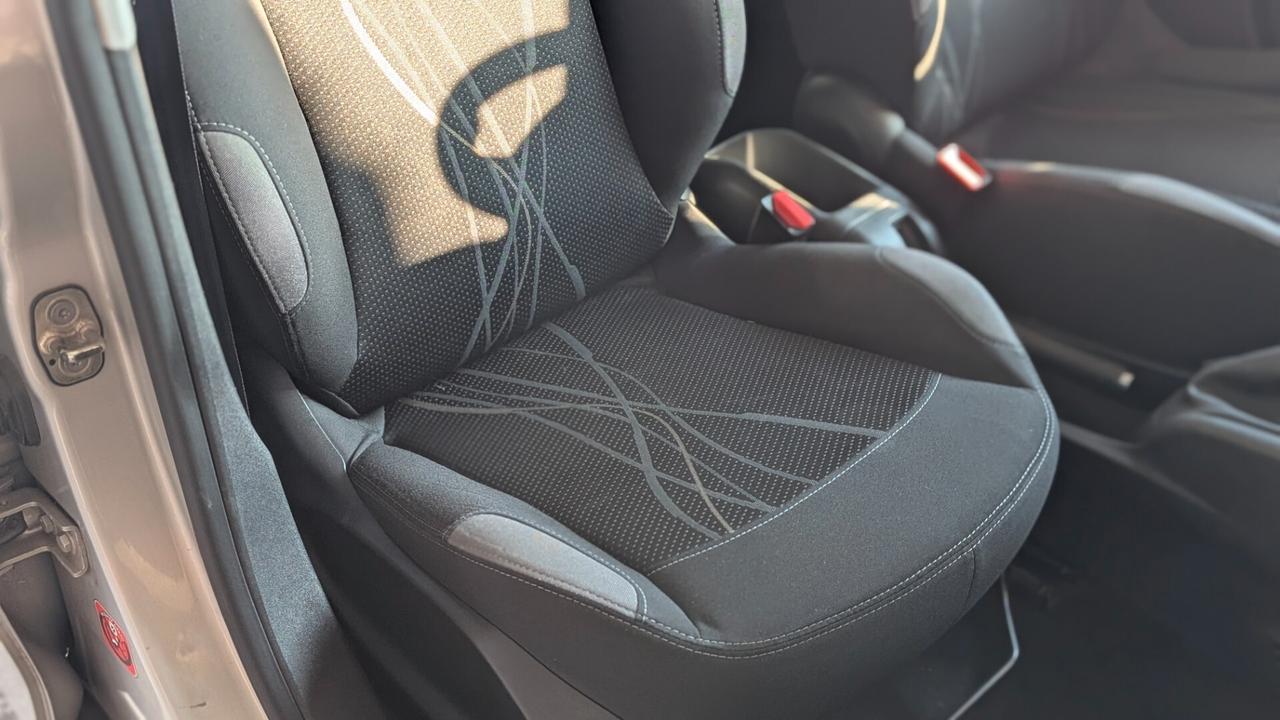 Peugeot 208 1.4 HDi 68 CV 5 porte Allure