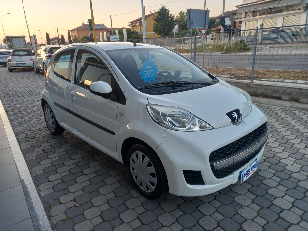 Peugeot 107 * RESTYLING* 1.0 5 PORTE 2Tronic CAMBIO AUTOMATICO