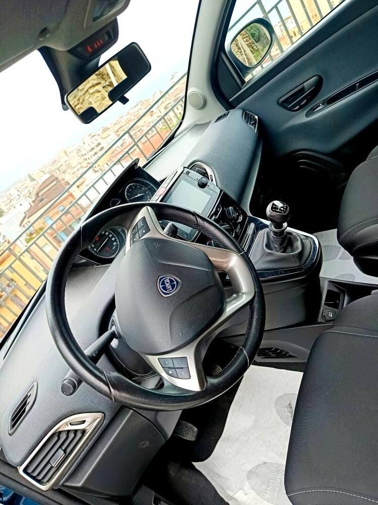 Lancia Ypsilon 1.0 FireFly 5 porte S&S Hybrid Gold