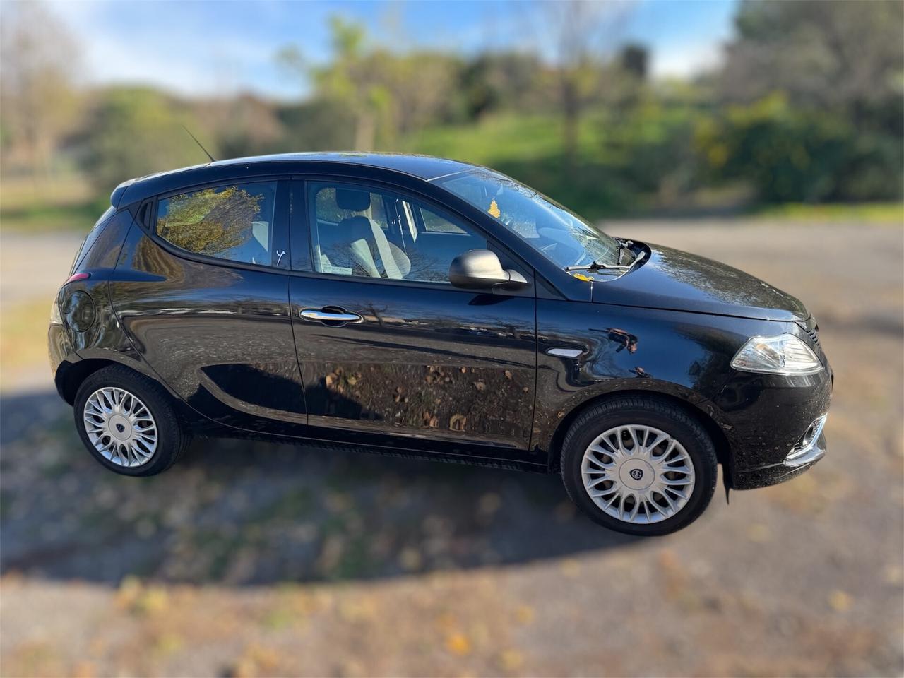 LANCIA YPSILON 1.2 benzina - POCHI KM - 2017