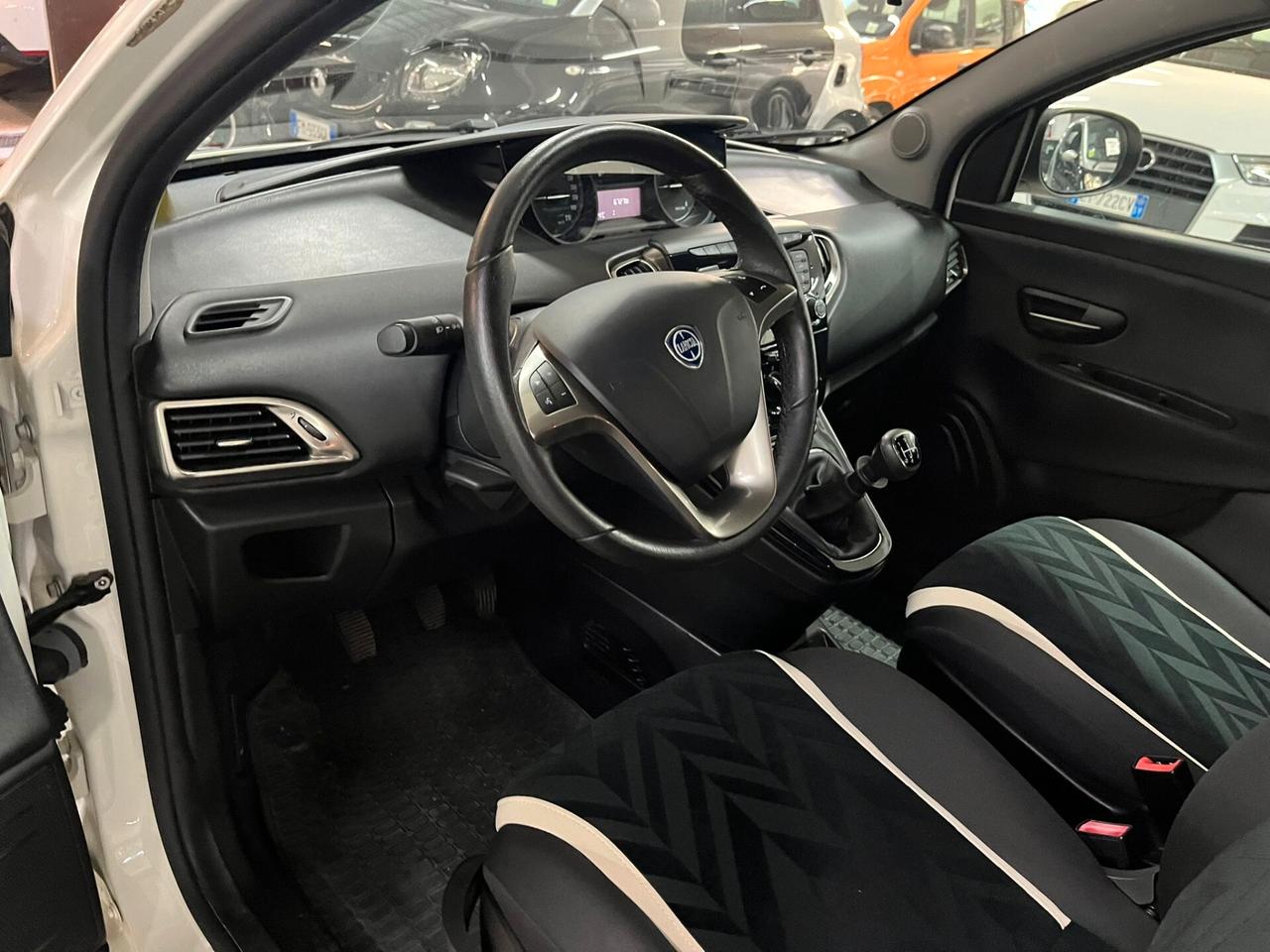 Lancia Ypsilon 1.2 solo 6700 km!!!!! euro6