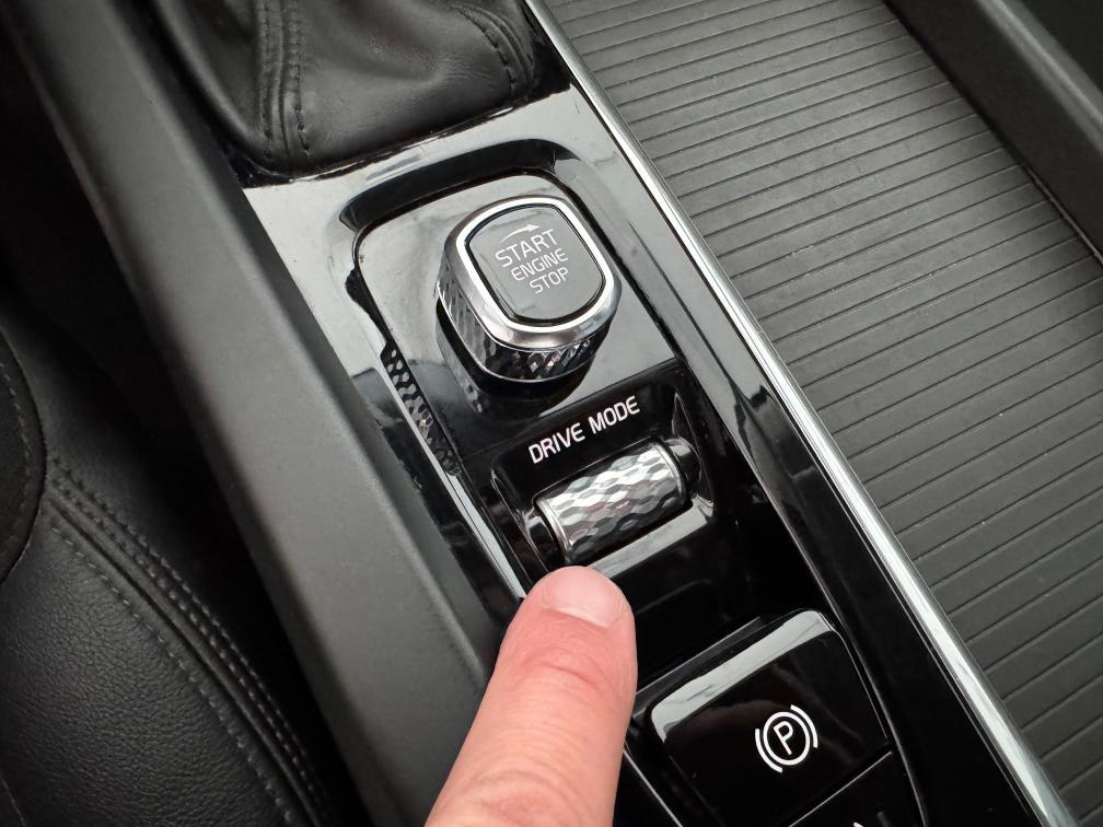 Volvo XC60 2.0 d4 190cv Awd Momentum Cockpit Full