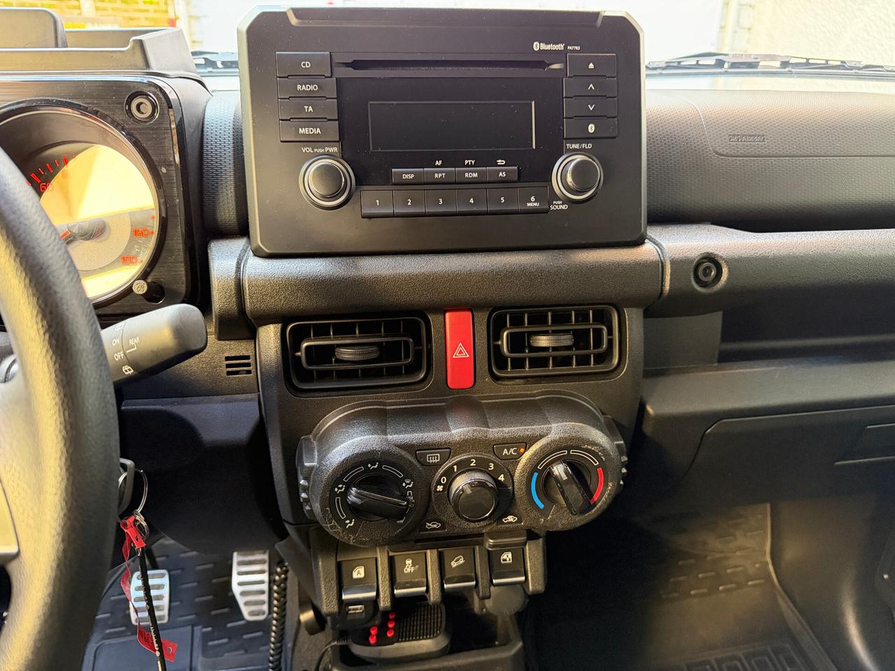Suzuki Jimny 1.5 5MT PRO Autocarro
