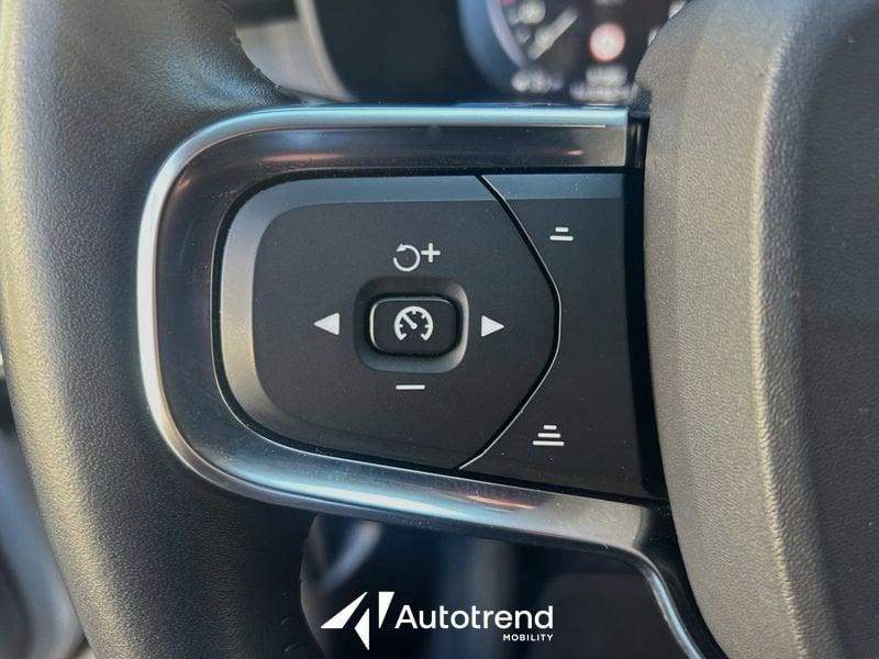 Volvo XC40 D3 150 CV Automatica Momentum Pro