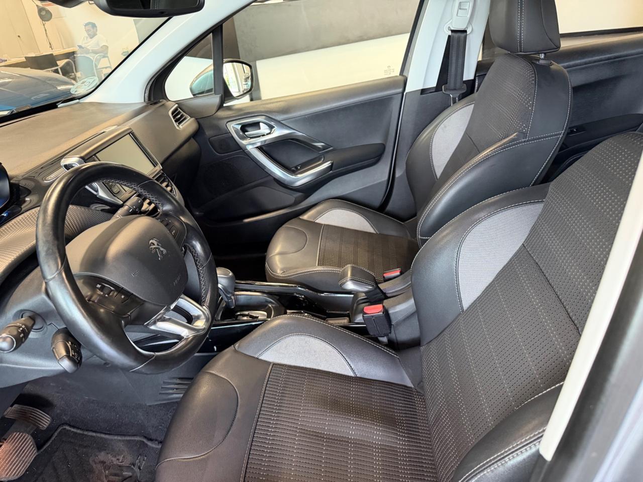 Peugeot 2008 PureTech Turbo 110 EAT6 S&S Black Matt
