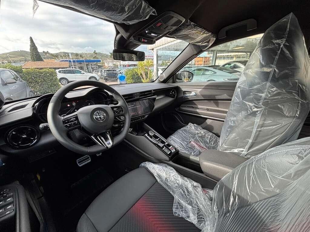 Alfa Romeo Junior 1.2 136 CV Hybrid eDCT6 Speciale KM 0 IVA ESPOSTA Tua a soli 269 Euro al mese