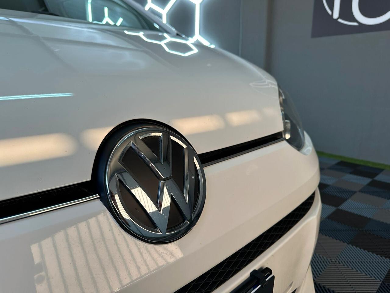 Volkswagen up! 1.0 5p. R-line