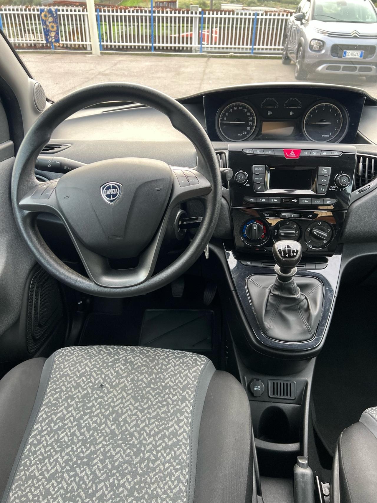 Lancia Ypsilon 1.0 FireFly Hybrid 2021