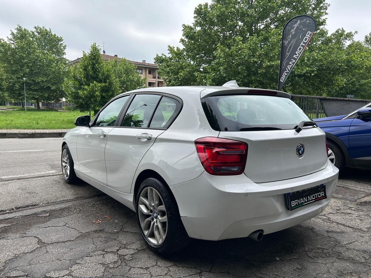 Bmw 120 120d 5p. Unique