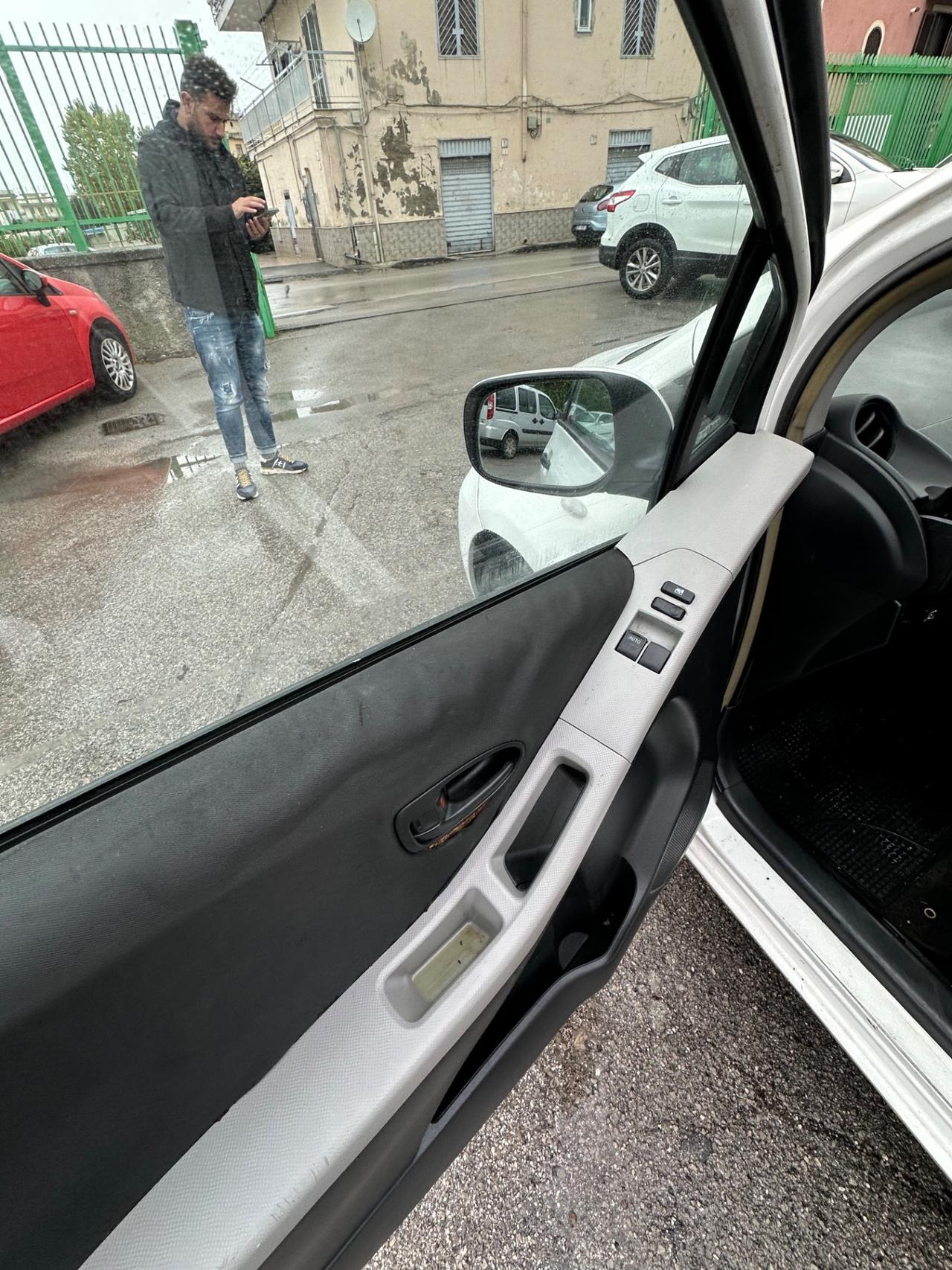 Toyota Yaris 1.0 5 porte Sol