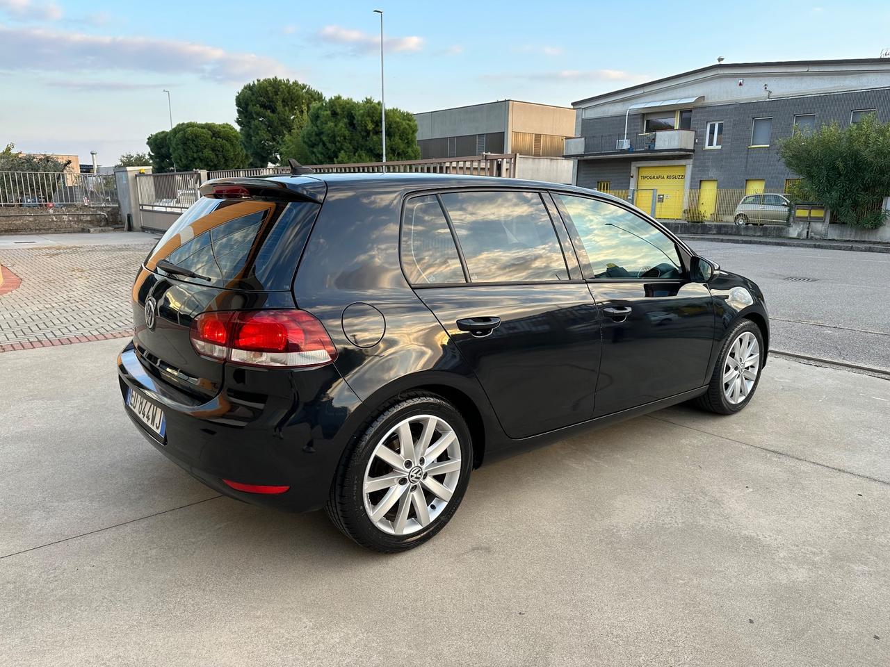 Volkswagen Golf 1.6 TDI DPF DSG 5p. Highline