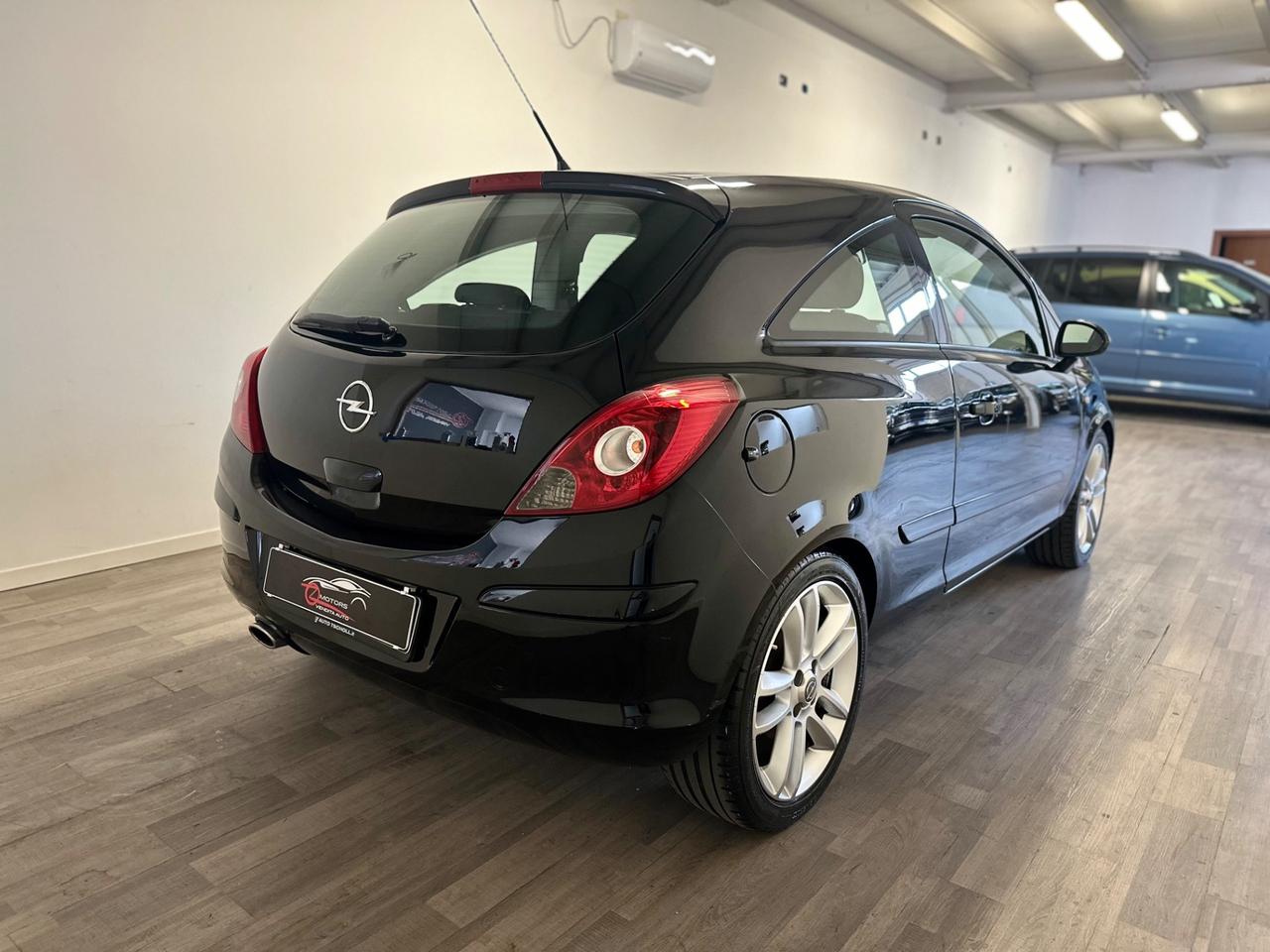 Opel Corsa 1.4 16V 3 porte Sport NEOPATENTATI