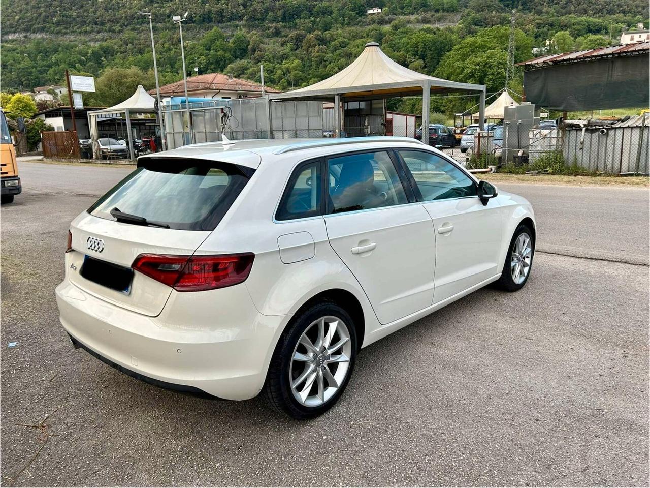 Audi A3 SPB 1.6 TDI 105 CV Ambition PELLE XENO NAVI