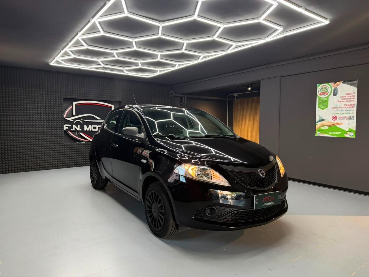 Lancia Ypsilon 1.2 69 CV 5 porte GPL Ecochic Black and Noir