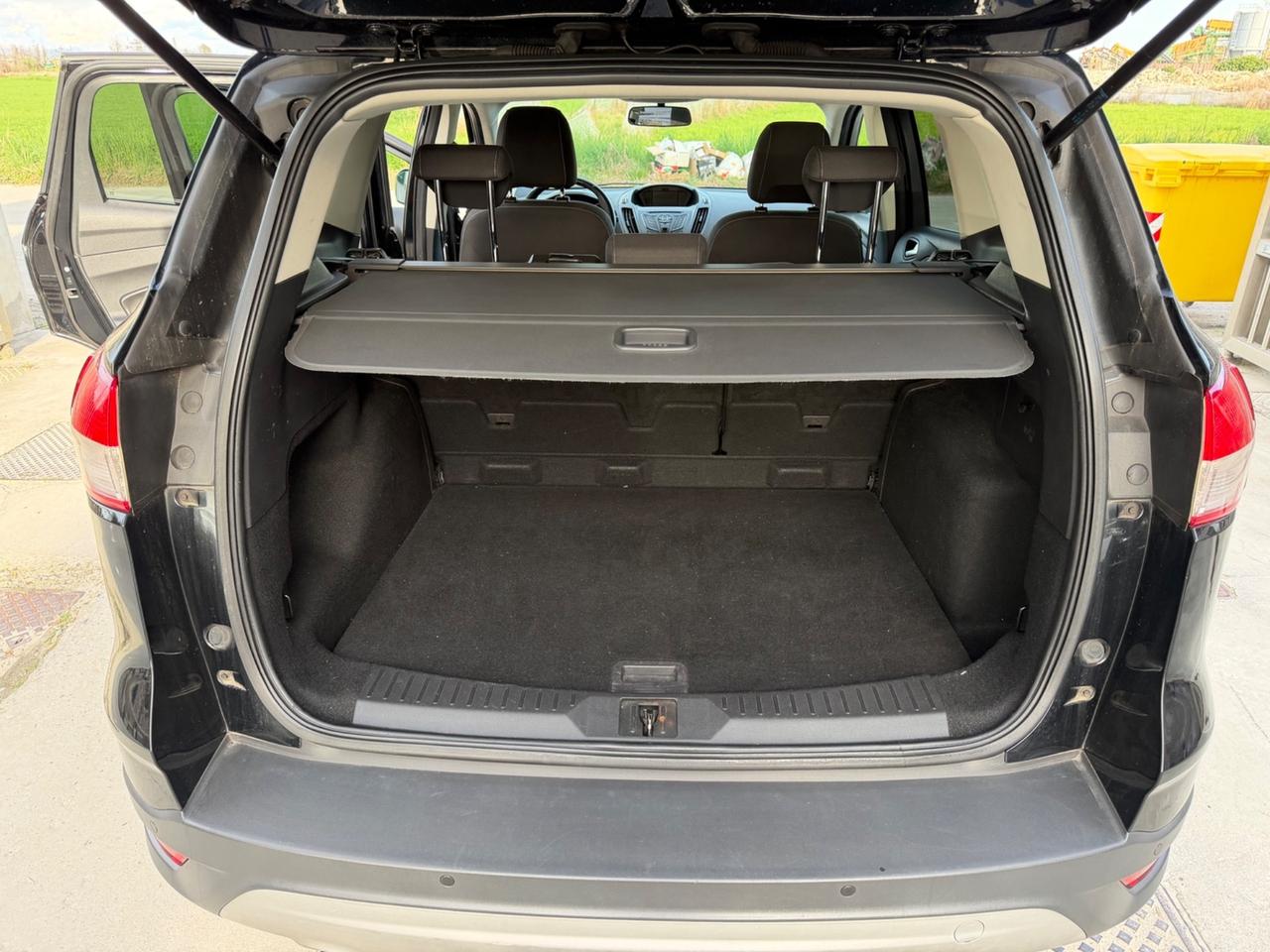 Ford Kuga 2.0 TDCI 140 CV 4WD Powershift Titanium