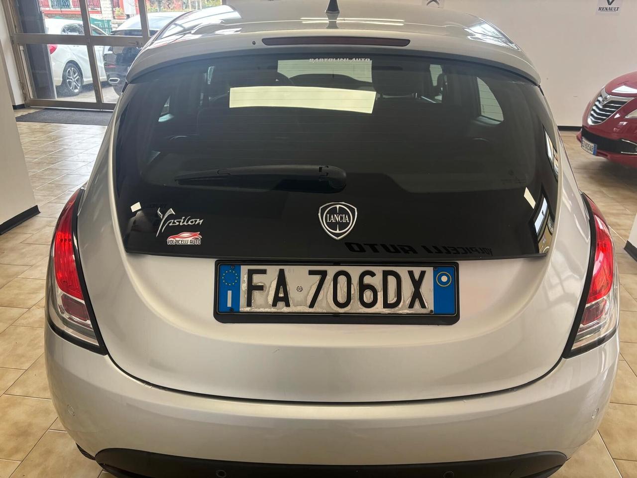 LANCIA YPSILON ANNO 2015 DS 1.3 MULTIJET ADATTA NEOPATENTATI KM 160 MILA
