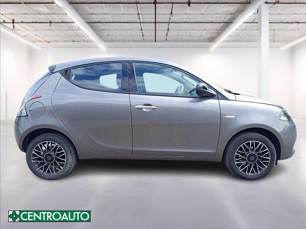 LANCIA Ypsilon 1.0 firefly hybrid Gold Plus s&s 70cv 5p.ti del 2024