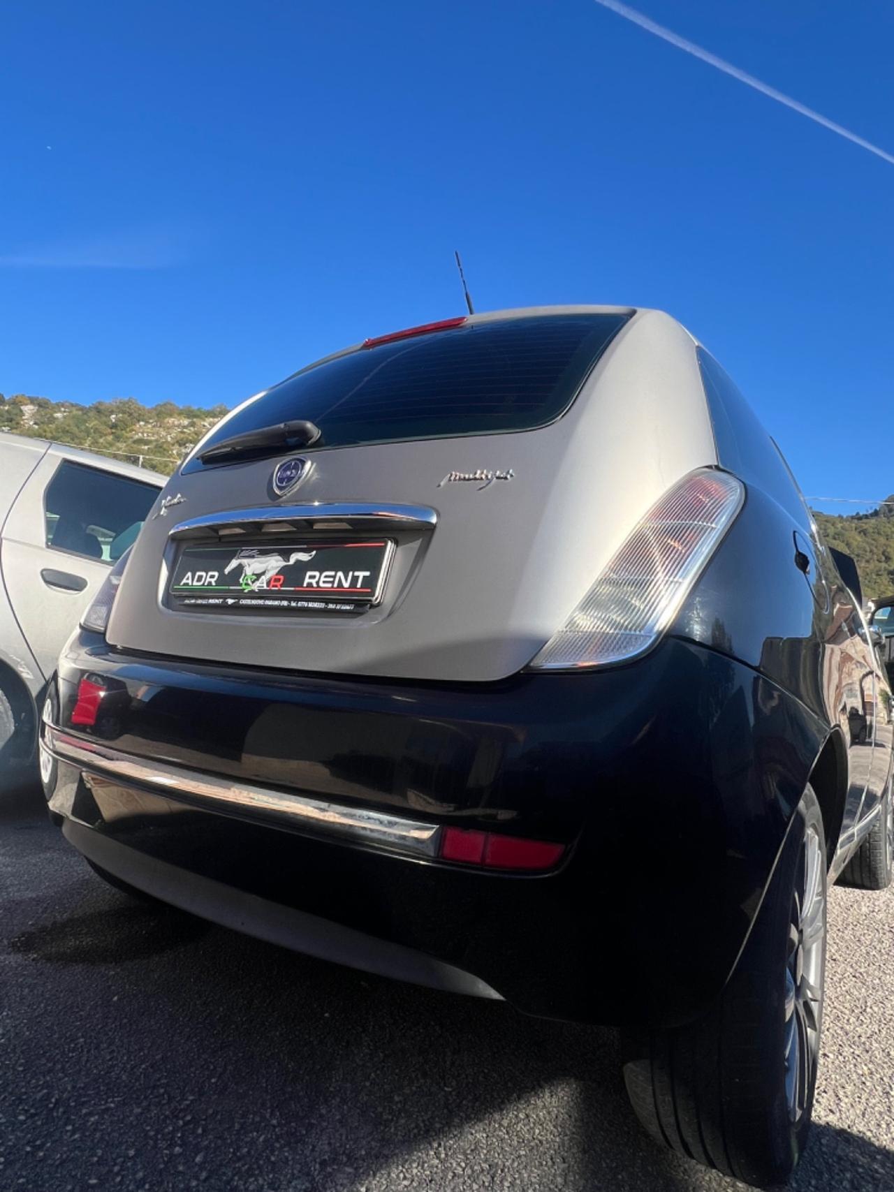 Lancia Ypsilon 1.3 MJT 75 CV Argento