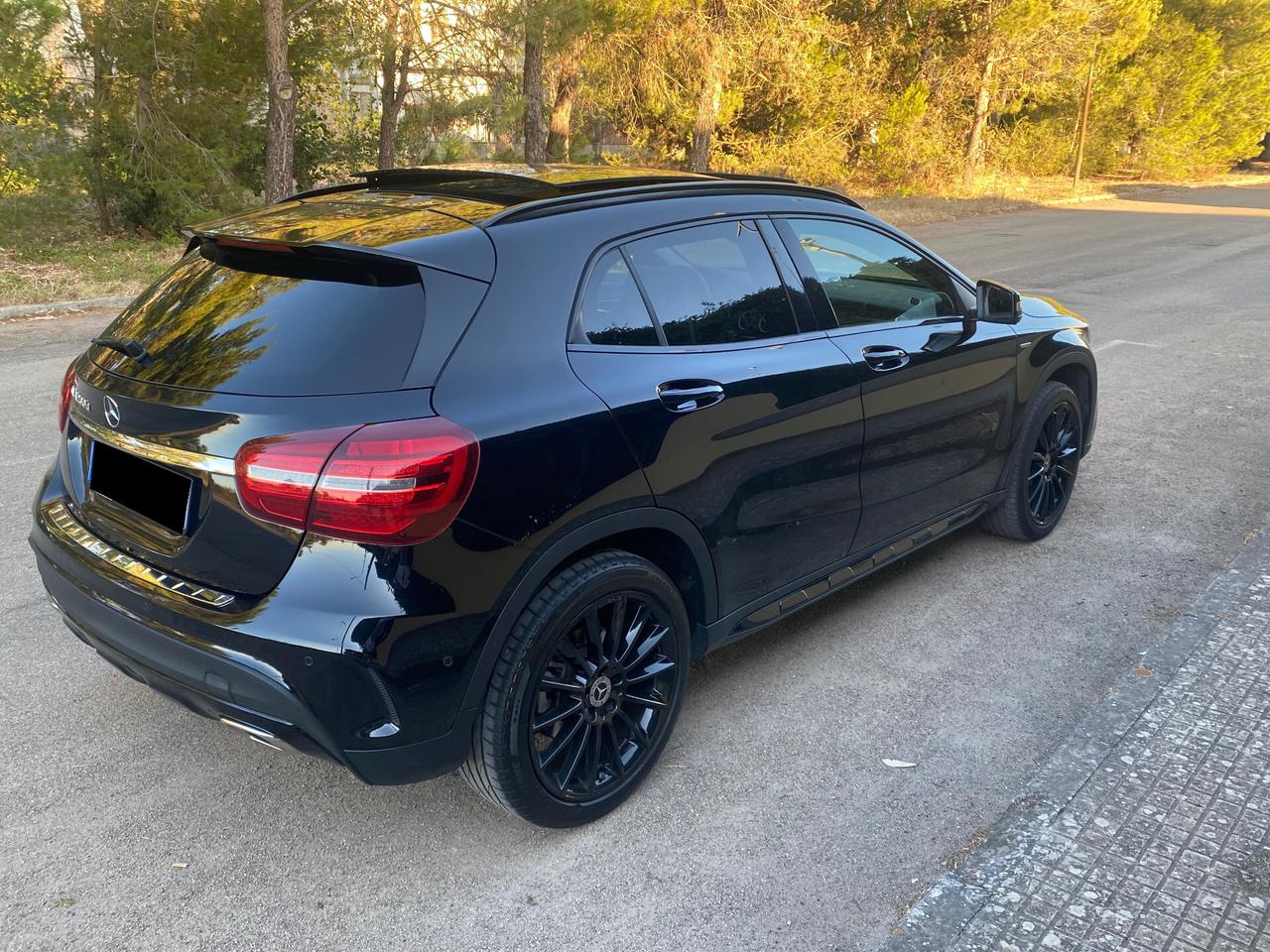 MERCEDES GLA 200D 136CV NIGHT EDITION + TETTO