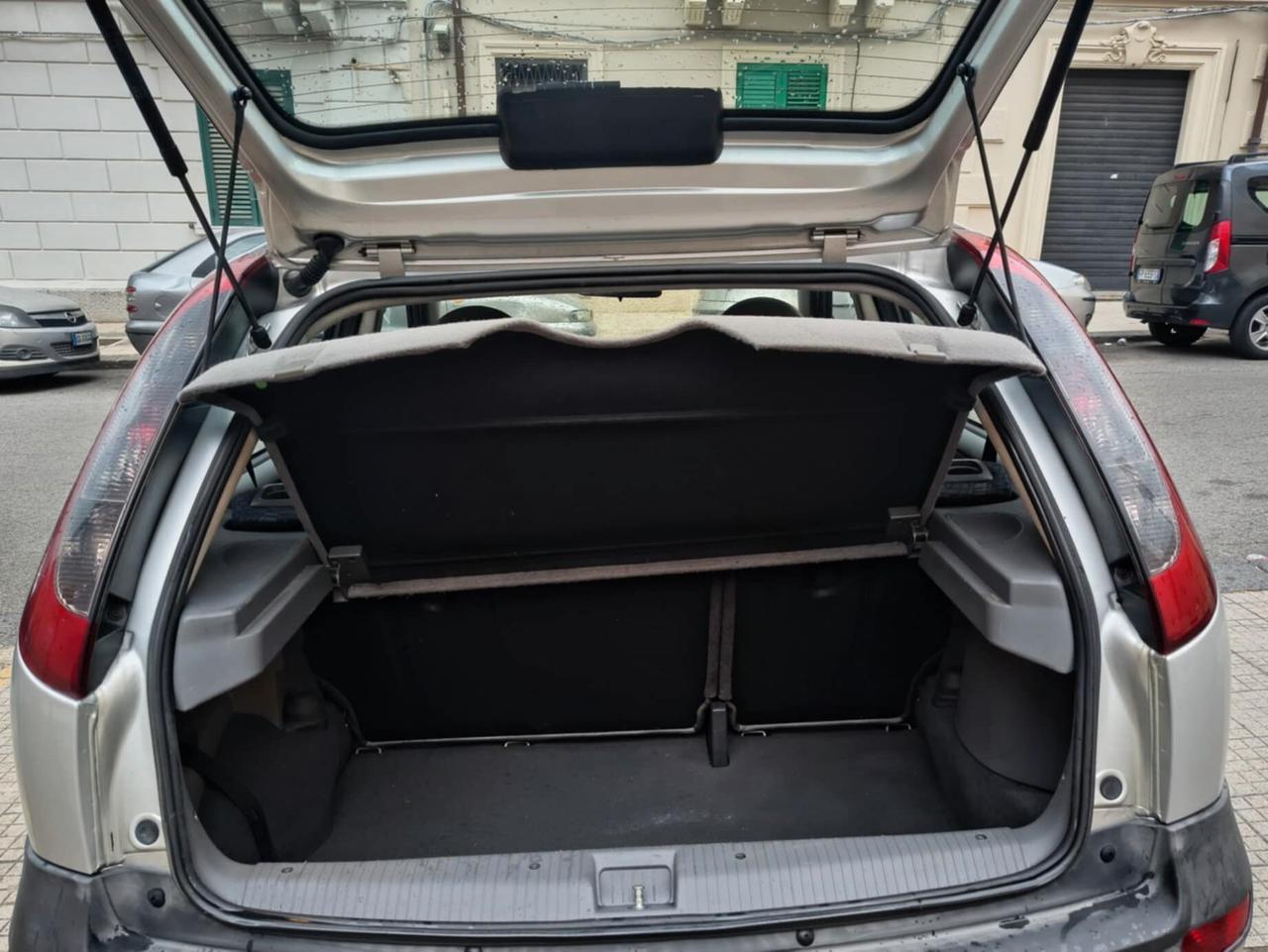 Opel Corsa 1.2i 16V cat 5 porte