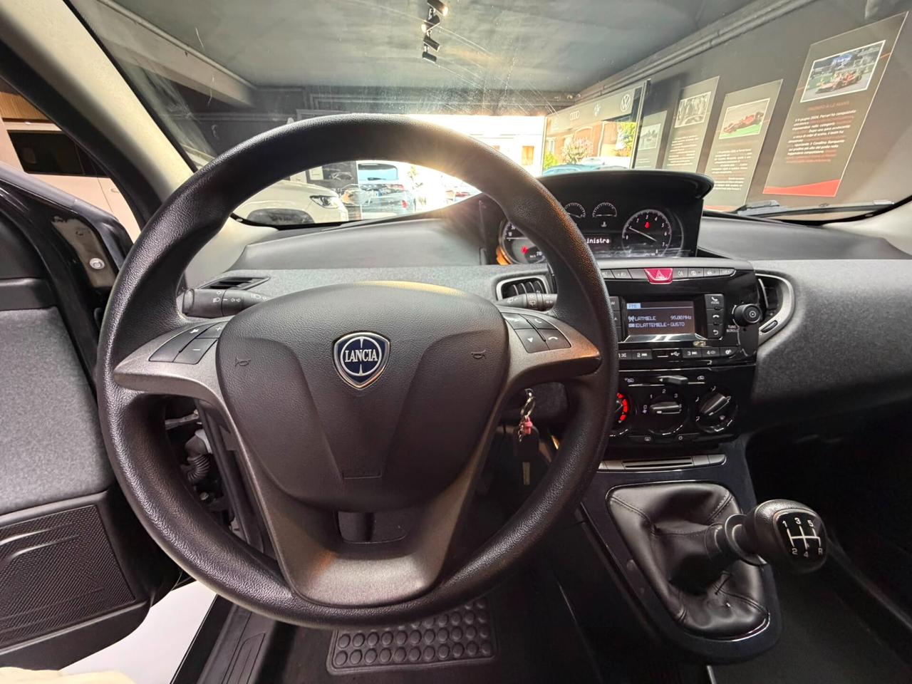 Lancia Ypsilon 1.2 69 CV 5 porte GPL Ecochic Black and Noir