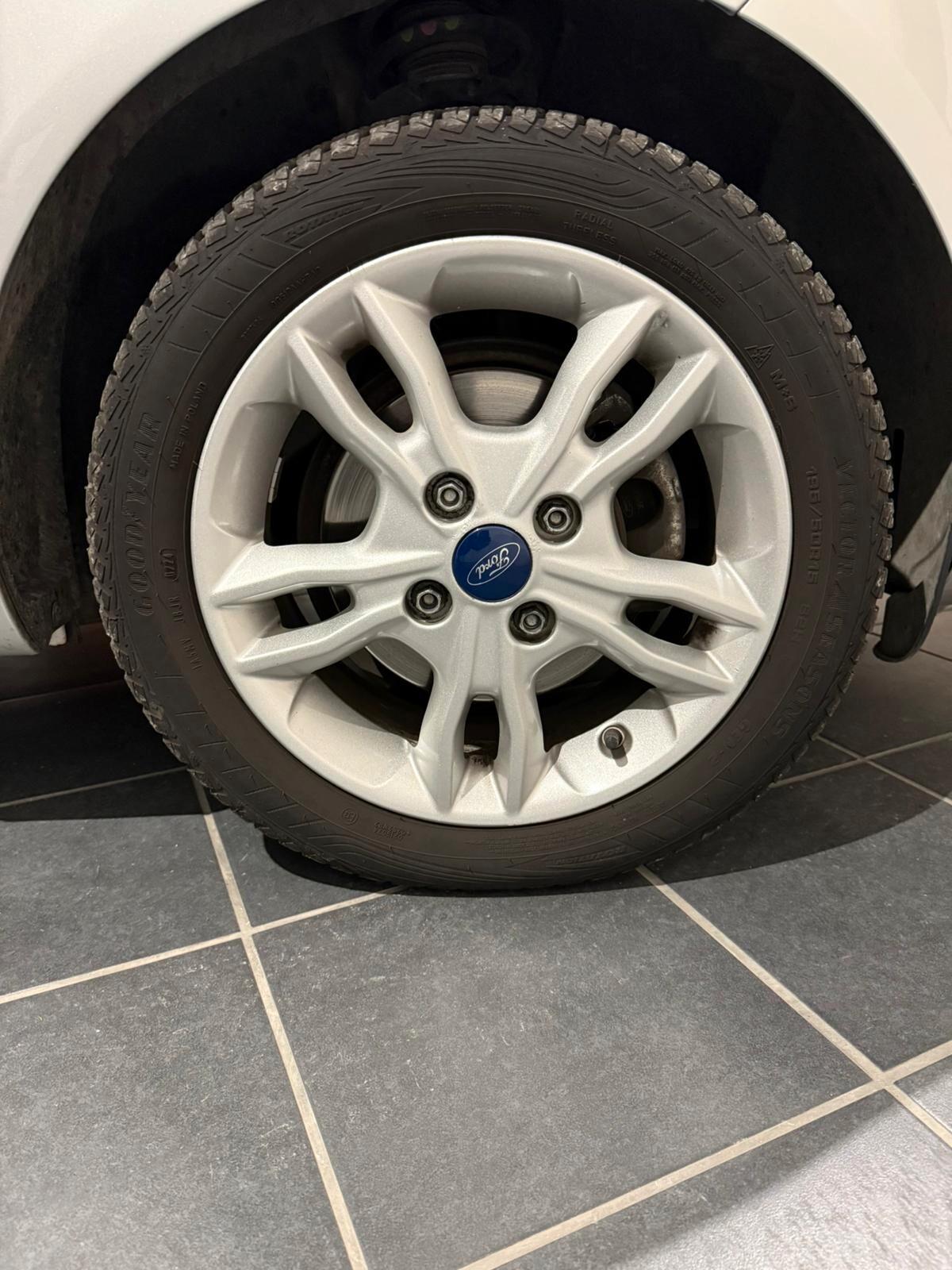 Ford Fiesta 1.5 TDCi 75CV - GARANZIA - NEOPATENTATI