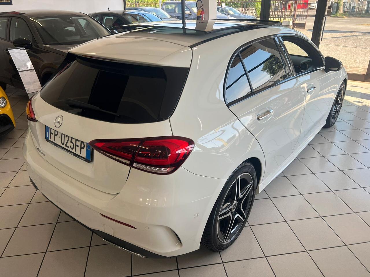 Mercedes-Benz A 180 Classe A - d Premium Auto + TETTO APRIBILE + LED