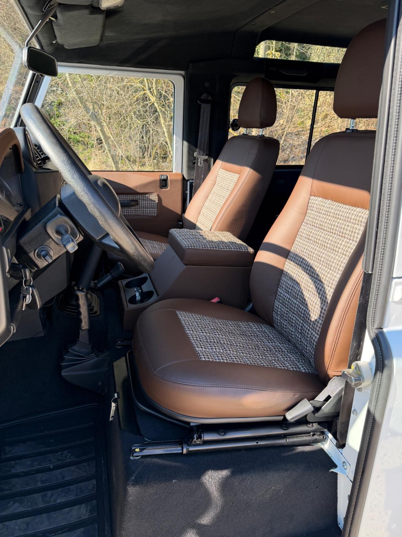 Land Rover Defender 90 2.4 TD4 Station Wagon SE N1