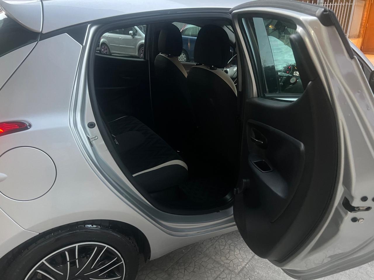 Lancia Ypsilon 1.2 69 CV 5 porte Silver