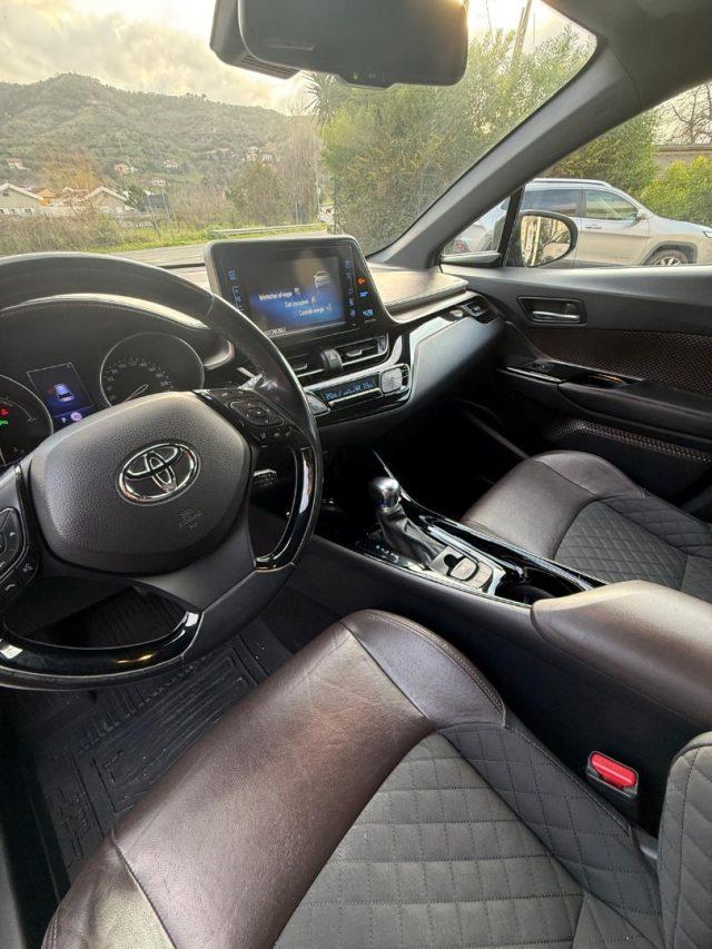 TOYOTA C-HR 1.8 Hybrid E-CVT Lounge