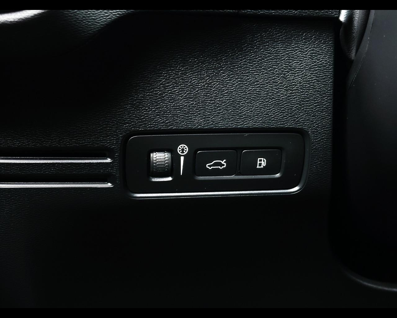 VOLVO XC40 (2017-->) - XC40 T5 Recharge Plug-in Hybrid Inscription Expression