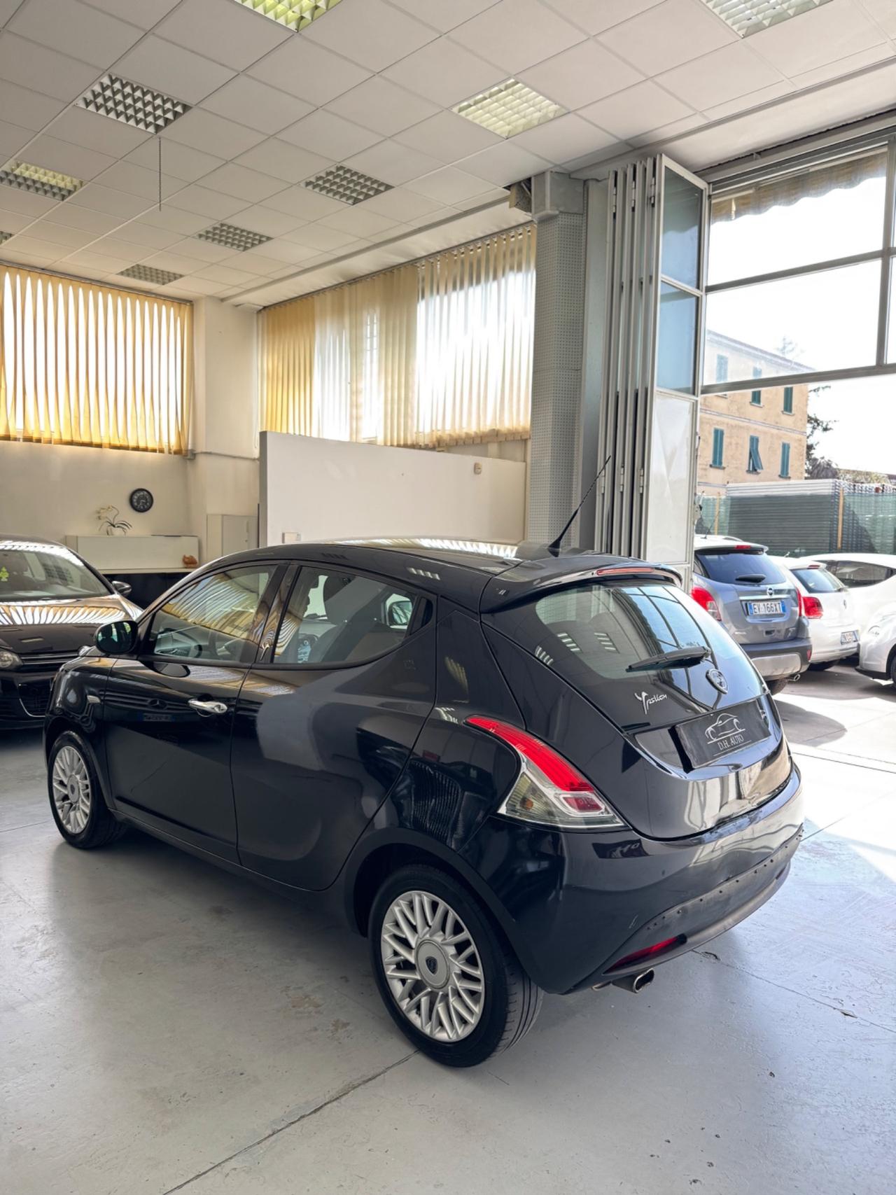 Lancia Ypsilon 1.2 69 CV 5 porte Platinum