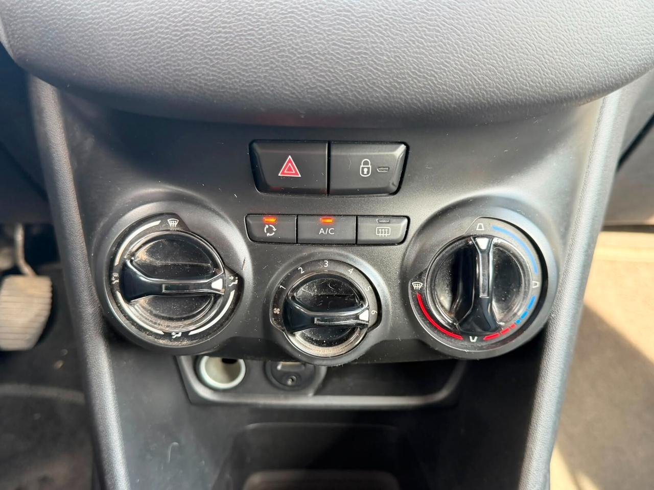 Peugeot 208 1.4 HDi 68 CV 5 porte Allure