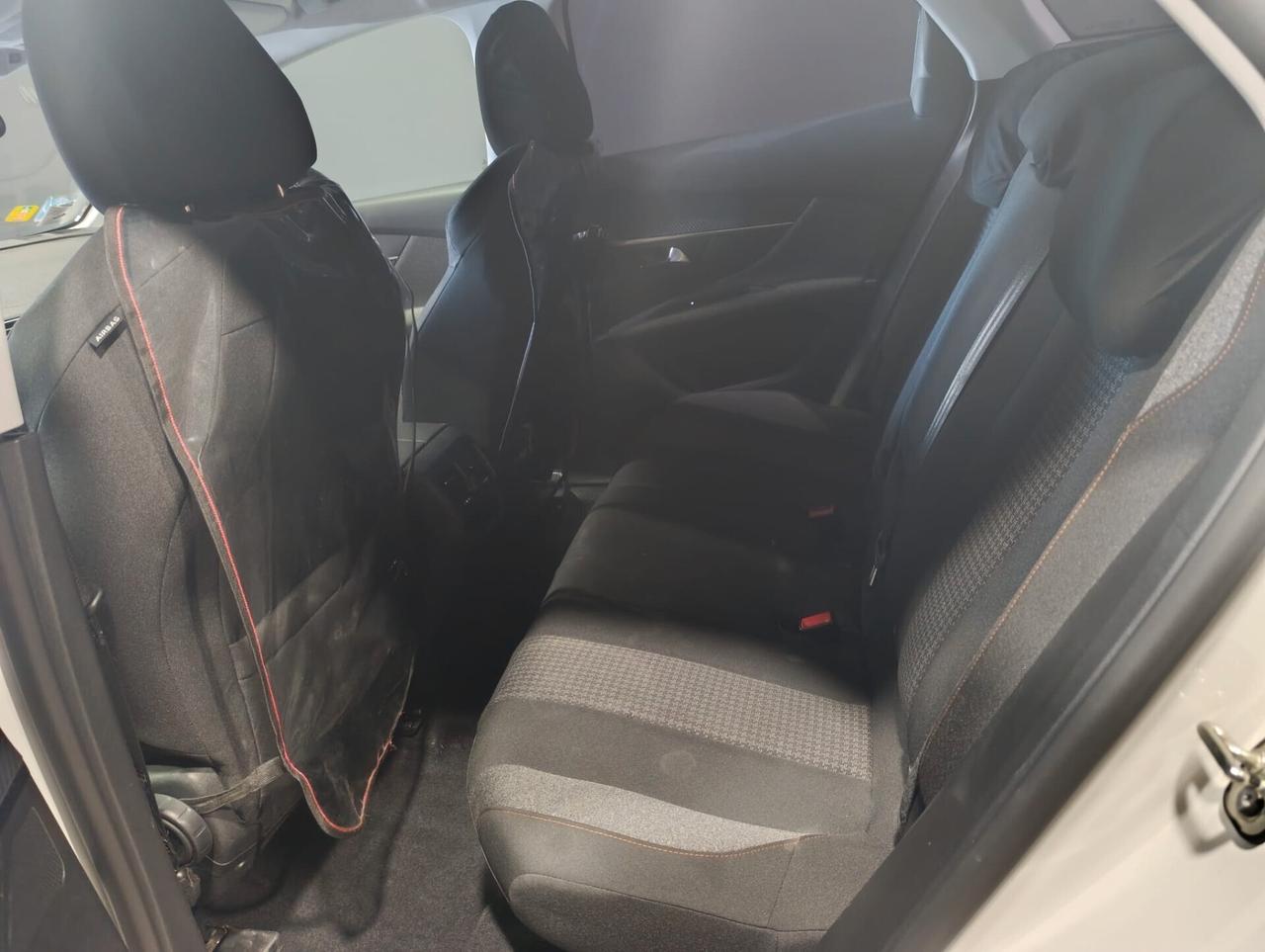 Peugeot 3008 del 2018 - full optional 140.000 km -