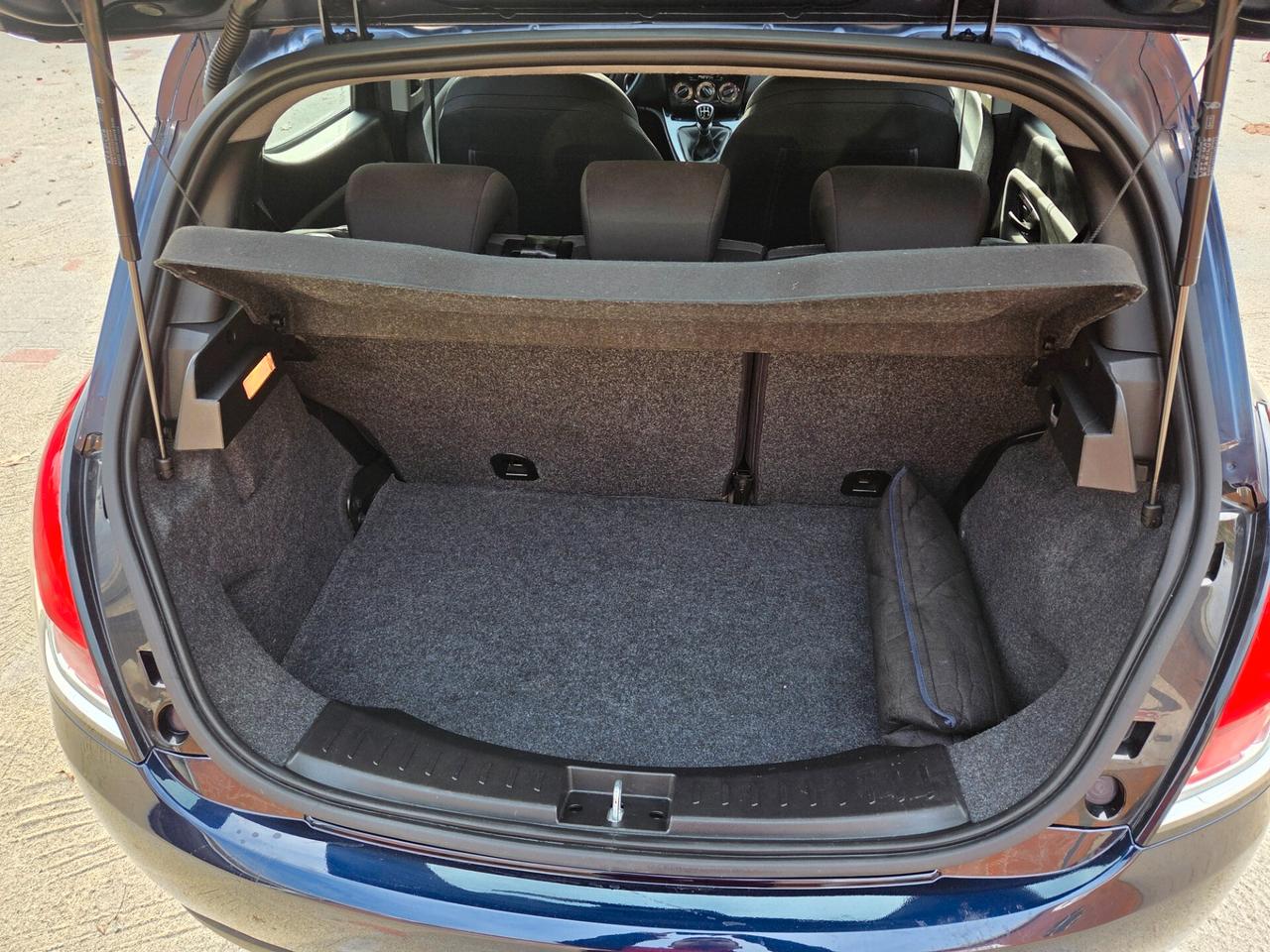 Lancia Ypsilon 1.2 69 CV 5 posti GPL Ecochic Elefantino Blu