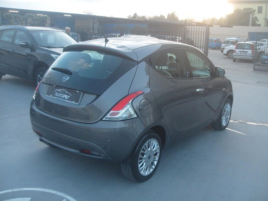 Lancia Ypsilon 1.2 69 CV Gold - 2016