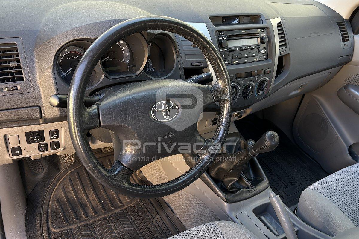 TOYOTA Hilux 2.5 D-4D 4WD 2p. Extra Cab SR