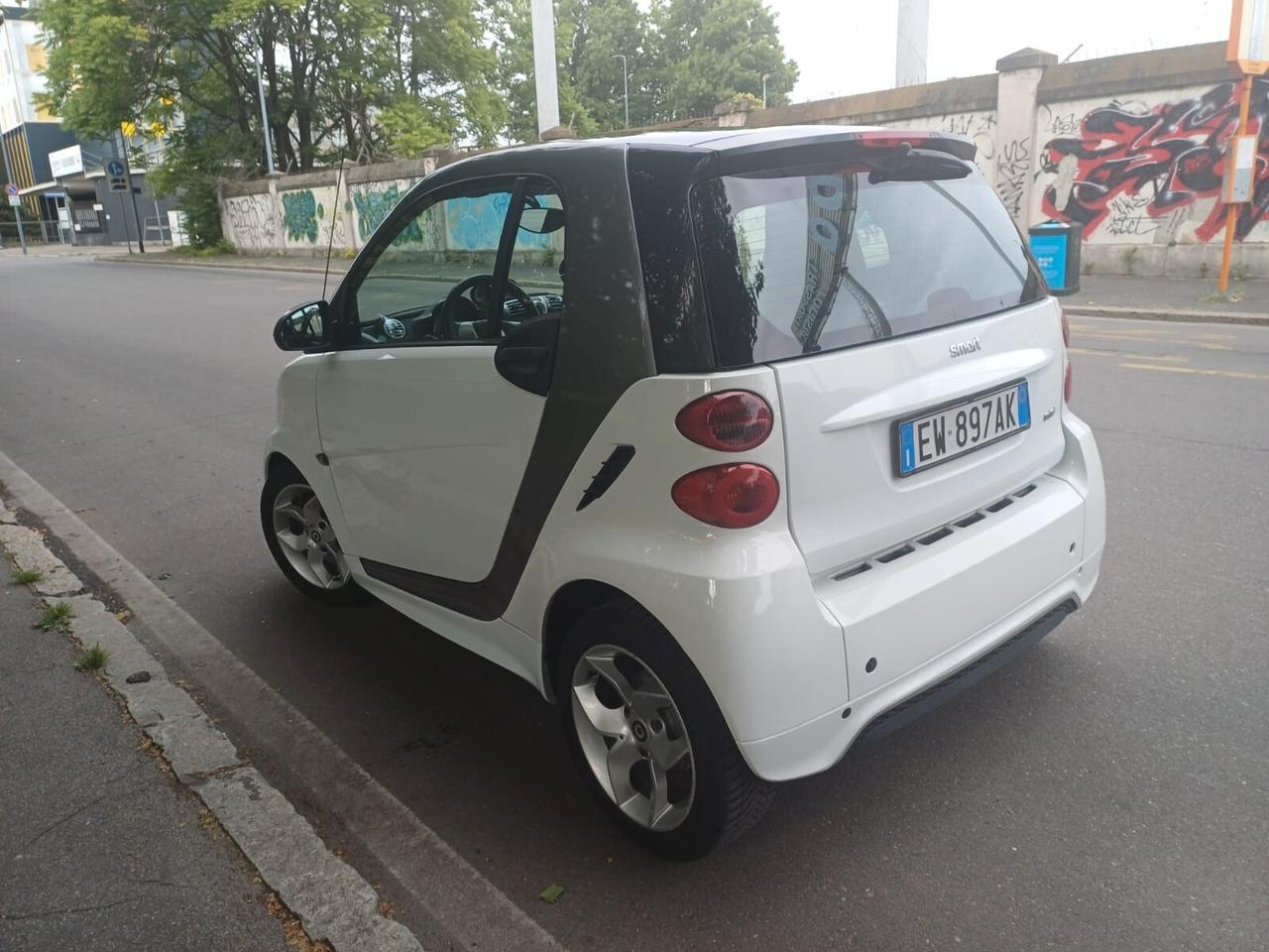 Smart ForTwo 1000 52 kW MHD SERVOSTERZO