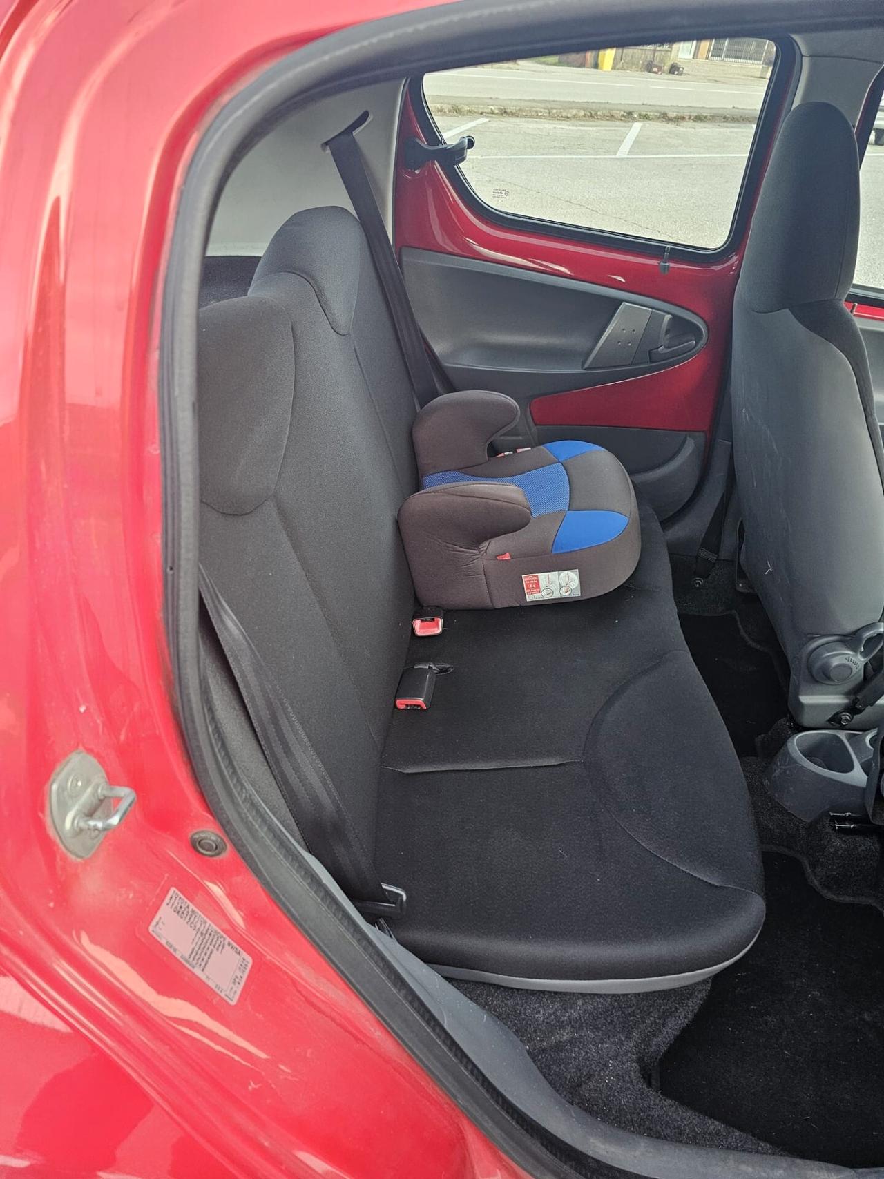 Toyota Aygo 1.0 12V VVT-i 5 porte Sol Connect MMT