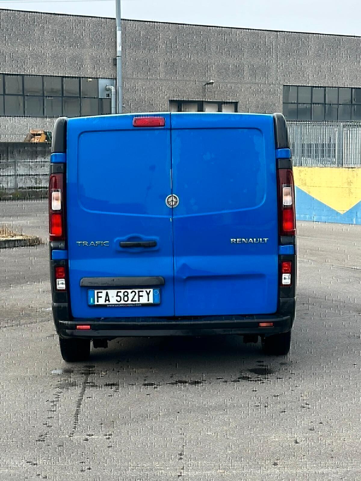 RENAULT TRAFIC ANNO 2015 PRONTO ALL'USO! SUPER PREZZO!