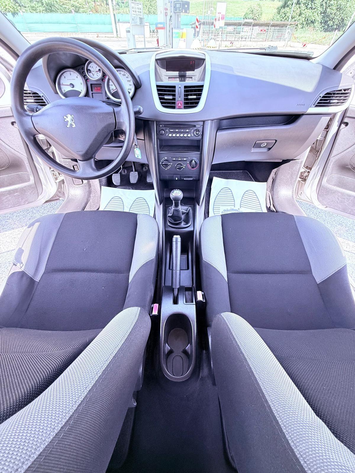 Peugeot 207 1.4 HDi 70CV 5p. Ok neopatentati