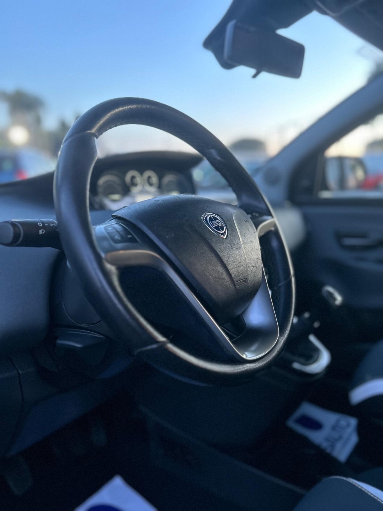 Lancia Ypsilon 1.3 MJT Elefantino Bianco Platinum