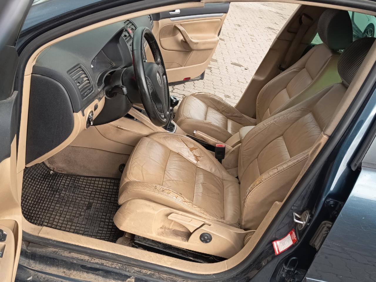 Volkswagen Golf 2.0 TDI DPF 4mot. 5p. Sportline