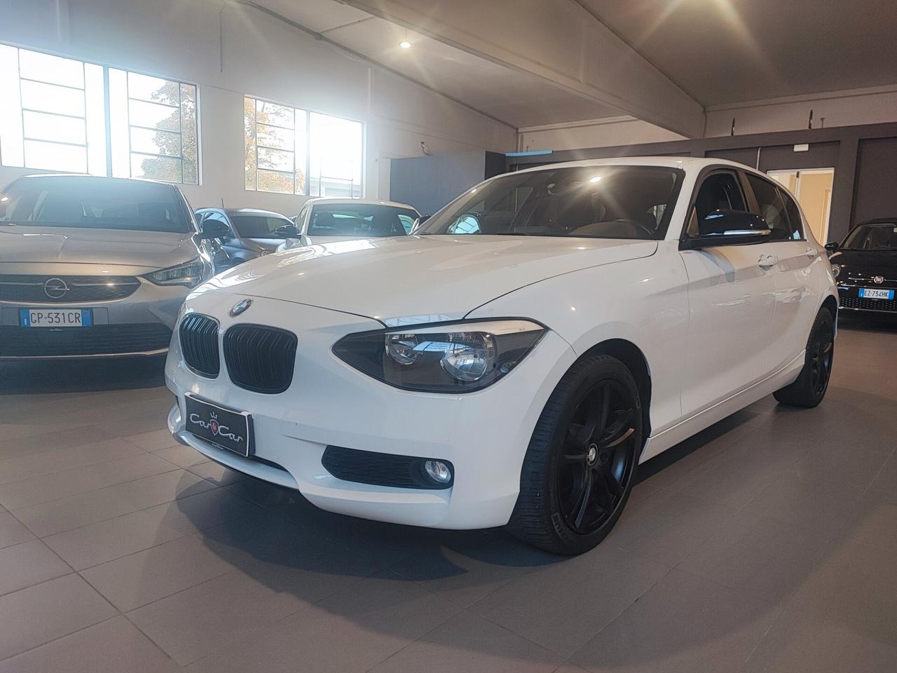 Bmw 118 118d 5p. Unique