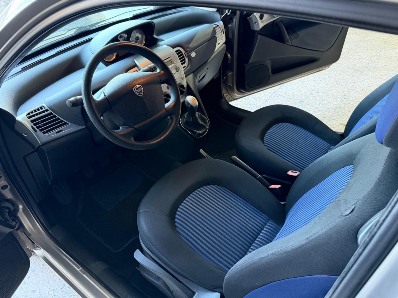 Lancia Ypsilon 1.3 MJT 75 CV Neopatentati