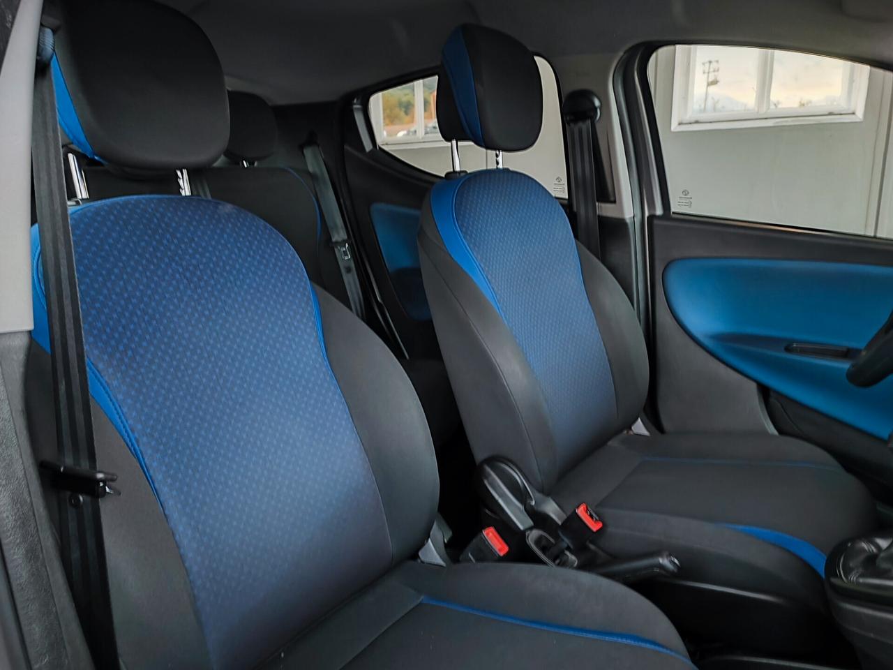 Lancia Ypsilon 1.2 69 CV 5 porte Unyca