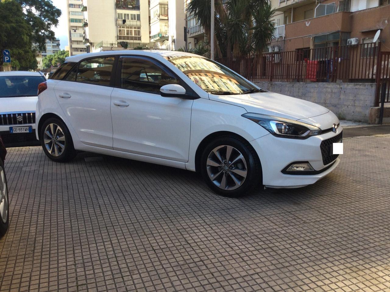 Hyundai i20 1.2 84 CV 5 porte Blackline