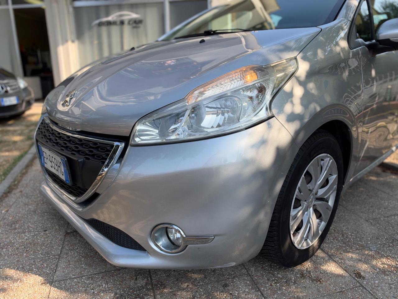 Peugeot 208 1.4 HDi 68 CV 5 porte Allure