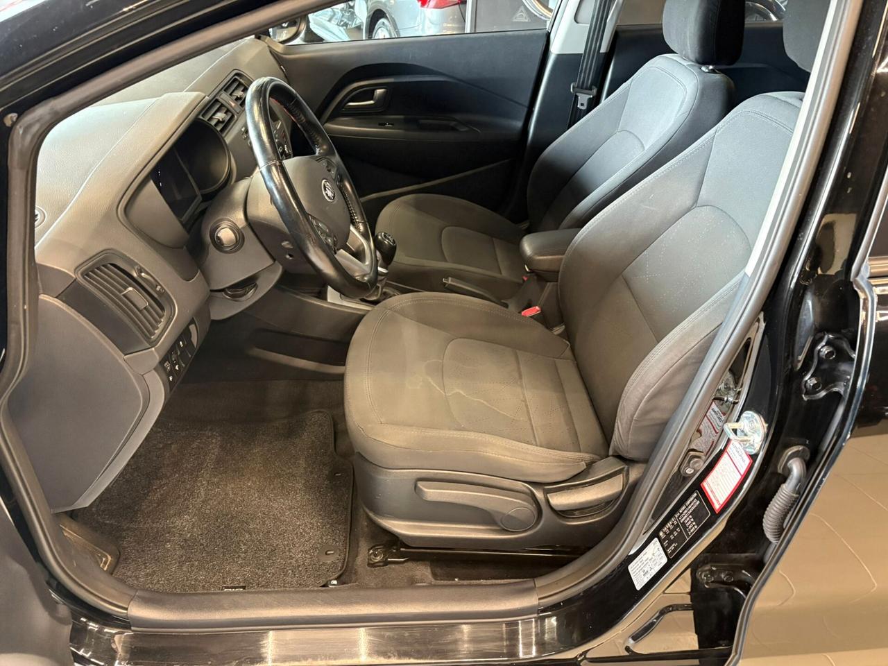 Kia Rio 1.1 CRDi 5p. Cool Neopatentati